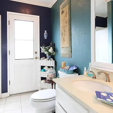 Homestay Coastal Hideaway *