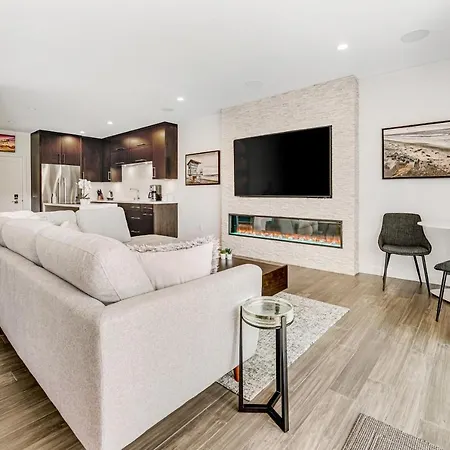 La Costa Modern