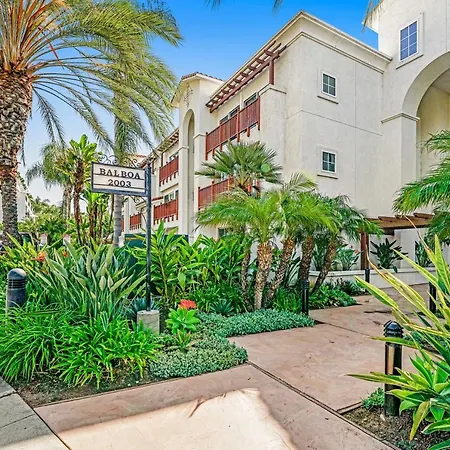 La Costa Modern Hotel *