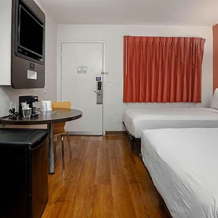 Hotel 6-carlsbad, Ca 3*