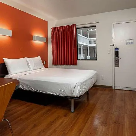 Hotel 6-carlsbad, Ca 3*