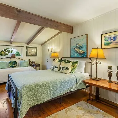 Oceanview, Walk To Beach, Fire Pit Holiday home