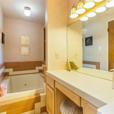 Oceanview, Walk To Beach, Fire Pit Holiday home *