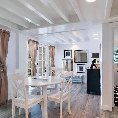 Remodeled Bungalow, Block To The Apartment