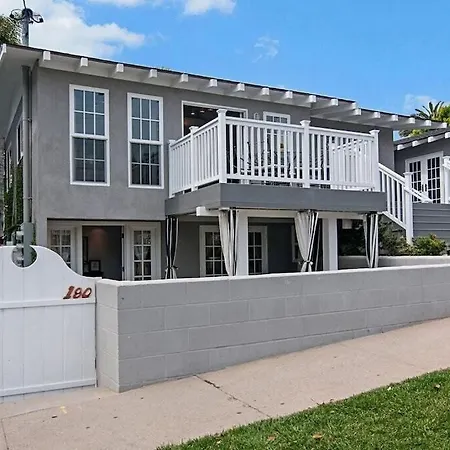Apartment Remodeled Bungalow, Block To The