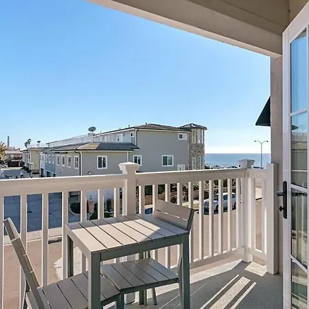 Ocean View From Private Patio, Steps To Beach, Parking Apartment