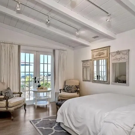 Apartment Ocean Views, Across The Street From Beach, Private Patio *
