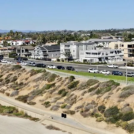 Apartment Expansive Ocean View, Private Balcony, Across From