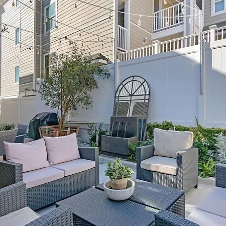 Apartment Expansive Ocean View, Private Balcony, Across From Carlsbad