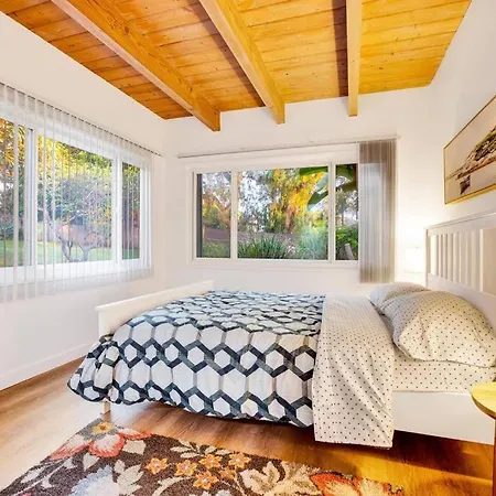 Apartment Newly Renovated Tropical Bungalow In