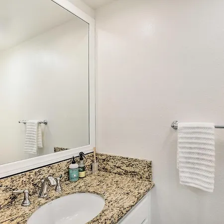 Holiday home Extended Near Beach! W/ Pool