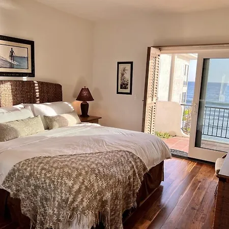 Apartment Oceanfront 2br Condo, Private & Patio, Rare Find