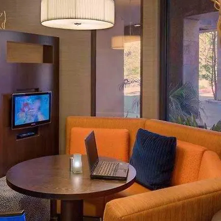 Courtyard By Marriott San Diego