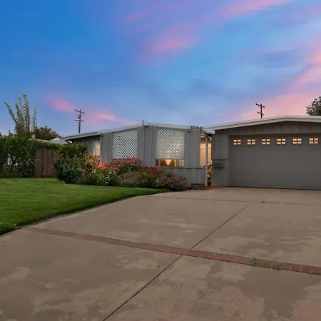 Holiday home Cozy - 2 Blocks To Beach