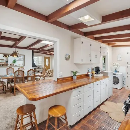 Holiday home Cozy - 2 Blocks To Beach