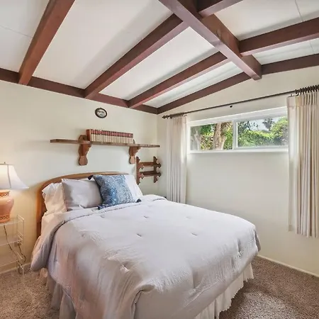 Cozy - 2 Blocks To Beach