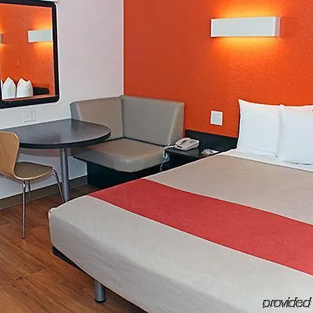 Hotel 6-carlsbad, Ca 3*