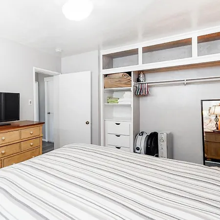 3009 Ocean St Main Beautiful Oceanfront W/private Balcony, Free Wifi Apartment