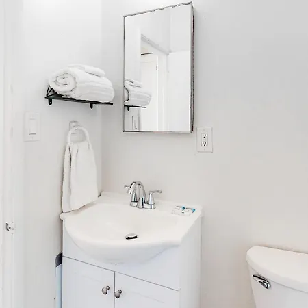3009 Ocean St Main Beautiful Oceanfront W/private Balcony, Free Wifi
