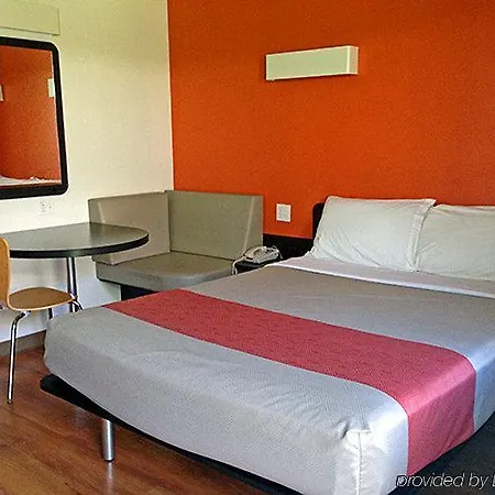 Hotel 6-carlsbad, Ca - Village 2*