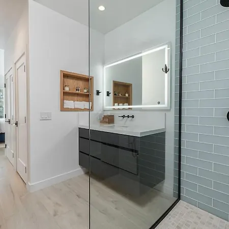 Blue Lagoon 3br/2.5bth Jacuzzi/kayak/paddle Boards *