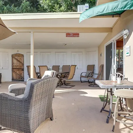 Apartment Downtown < 1/2 Mi To Beach!