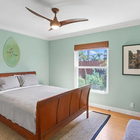 Luxury House. Pool/hot Tub! Walk To Beach!