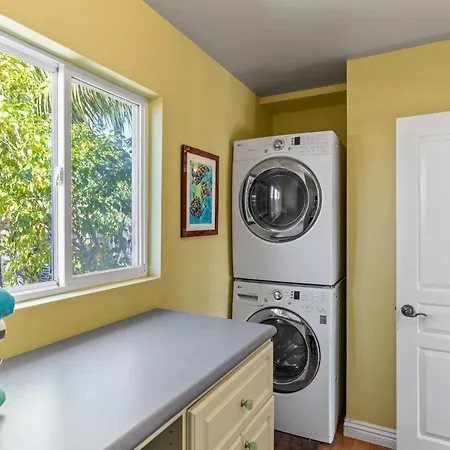 Luxury House. Pool/hot Tub! Walk To Beach! * Carlsbad