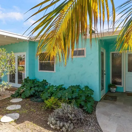 Luxury House. Pool/hot Tub! Walk To Beach!