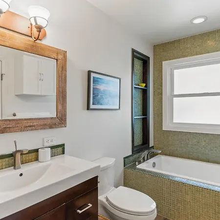 Luxury House. Pool/hot Tub! Walk To Beach! *