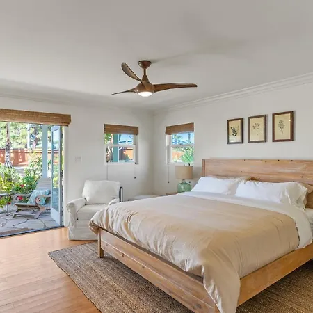 Luxury House. Pool/hot Tub! Walk To Beach! *