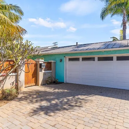 Luxury House. Pool/hot Tub! Walk To Beach! Holiday home Carlsbad