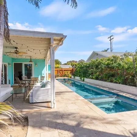 Luxury House. Pool/hot Tub! Walk To Beach! Holiday home *