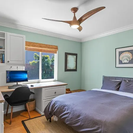 Holiday home Luxury House. Pool/hot Tub! Walk To Beach! *