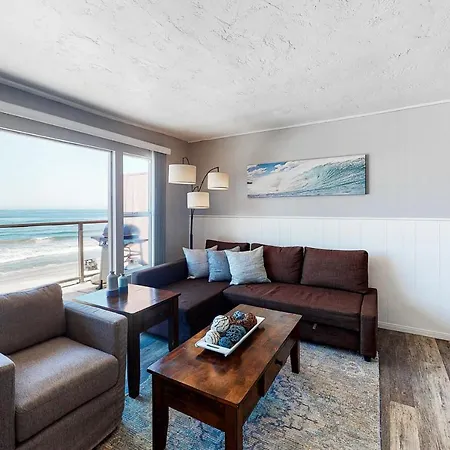3009 Ocean St Unit C & D Amazingly Convenient Oceanfront Close To Everything With Wifi