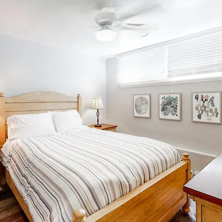 Apartment 3009 Ocean St Unit C & D Amazingly Convenient Oceanfront Close To Everything With Wifi