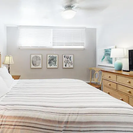 Apartment 3009 Ocean St Unit C & D Amazingly Convenient Oceanfront Close To Everything With Wifi *