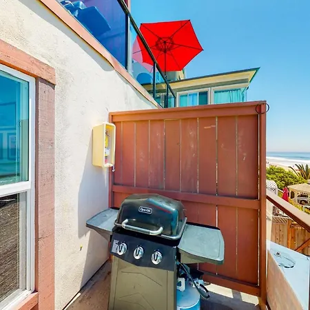 Apartment 3009 Ocean St Unit C & D Amazingly Convenient Oceanfront Close To Everything With Wifi