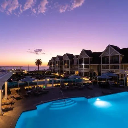 Steps From The Beach 2 Bedroom Apt With Ocean View *