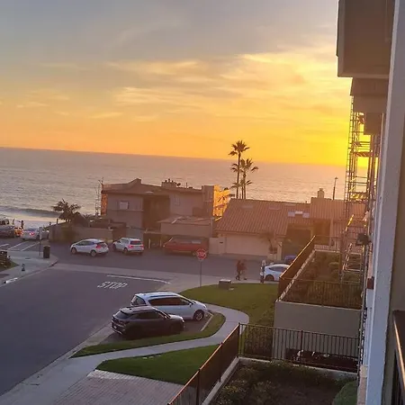Apartment Steps From The Beach 2 Bedroom Apt With Ocean View *