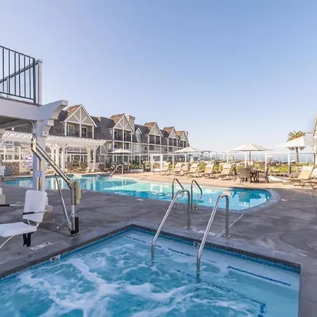 Steps From The Beach 2 Bedroom Apt With Ocean View