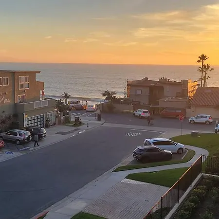 Steps From The Beach 2 Bedroom Apt With Ocean View Apartment *