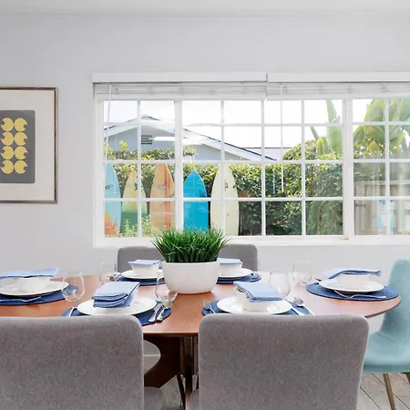 Holiday home Walk To Beach, Outdoor Living, Pet-friendly! *