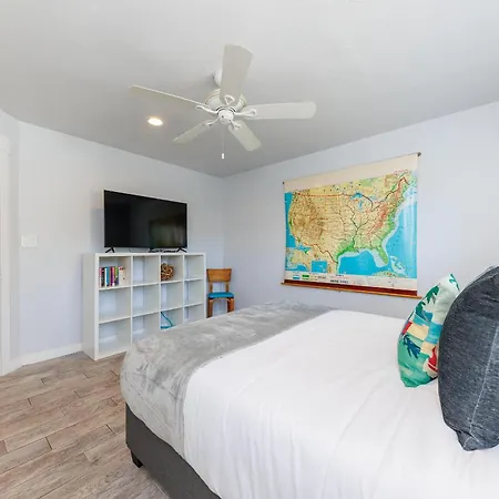 Pet Friendly Bungalow, Close To Carlsbad