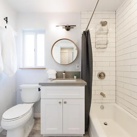 Holiday home Walk To Beach, Outdoor Living, Pet-friendly! Carlsbad