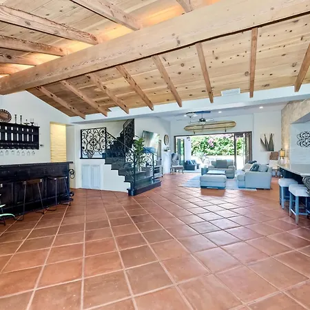 Walk To The - Outdoor Dining - Spacious Holiday home Carlsbad