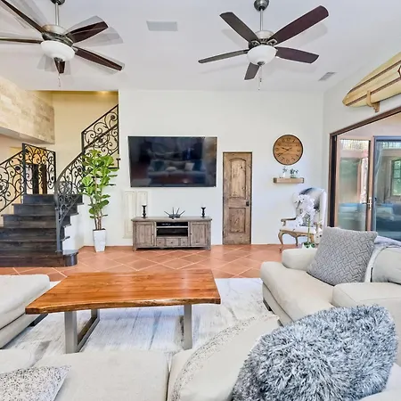 Walk To The - Outdoor Dining - Spacious Holiday home Carlsbad