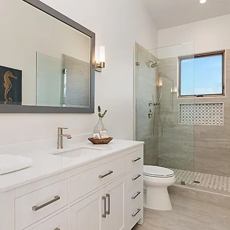 Holiday home Rooftop Oceanview Patio - 5br Remodeled *
