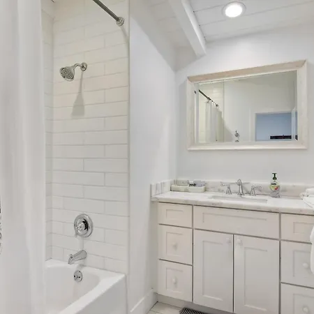Juniper Entire - Sleeps 18 - Oceanfront *