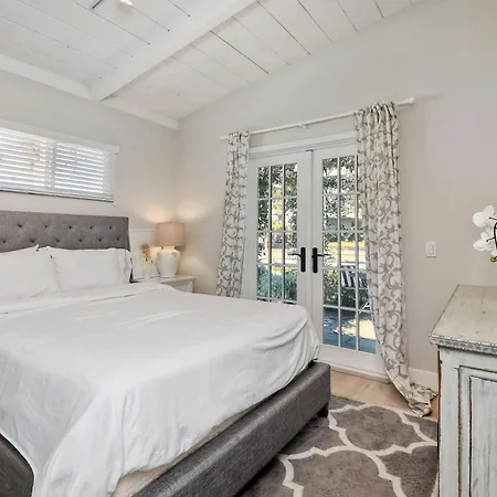 Holiday home Walk To & Village - 5 Bedrooms - 3 Units Carlsbad